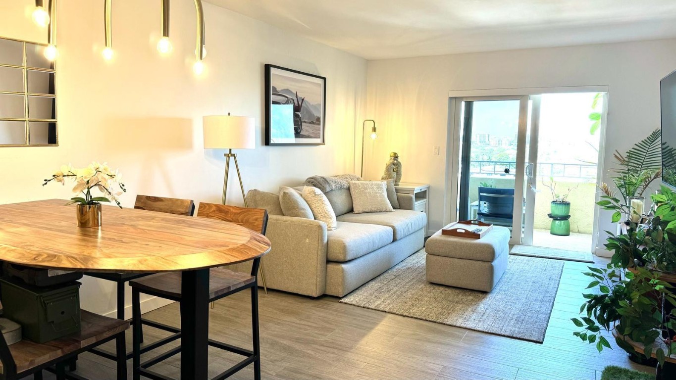 900 NE 18th Ave 1204