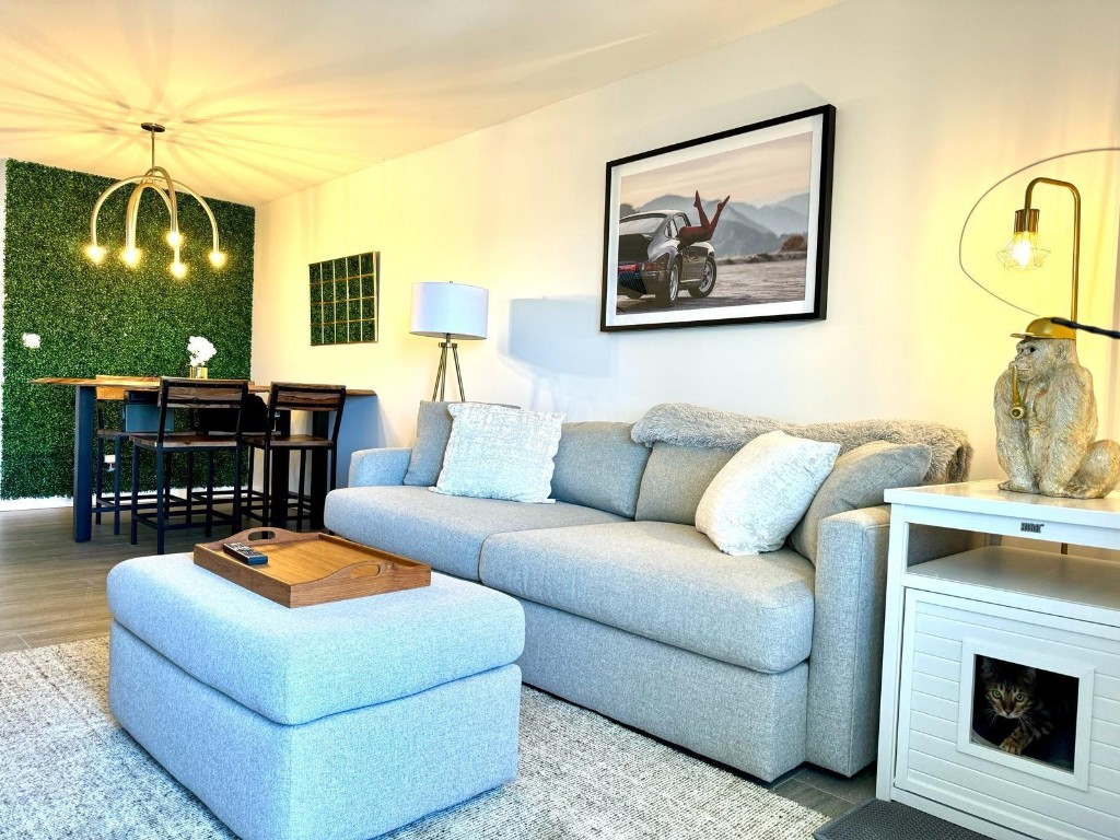 900 NE 18th Ave 1204