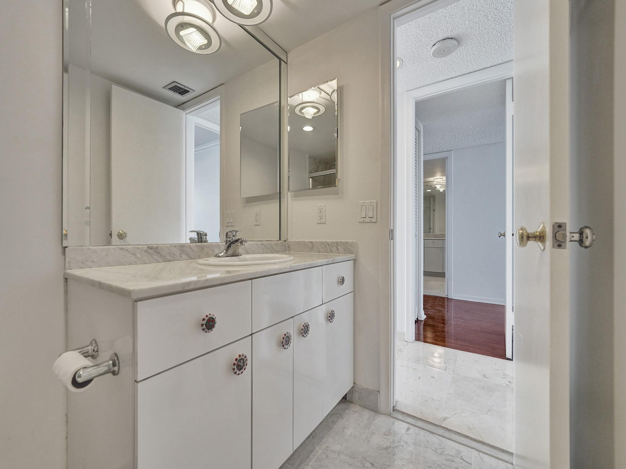 936 Intracoastal Dr 11F