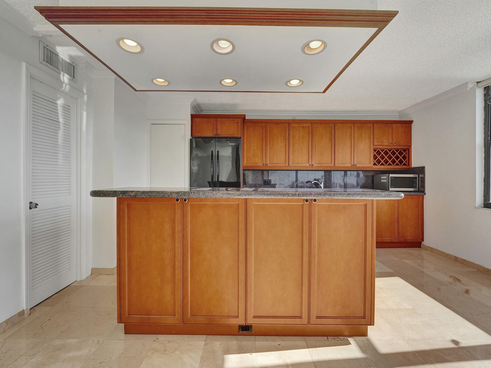 936 Intracoastal Dr 11F