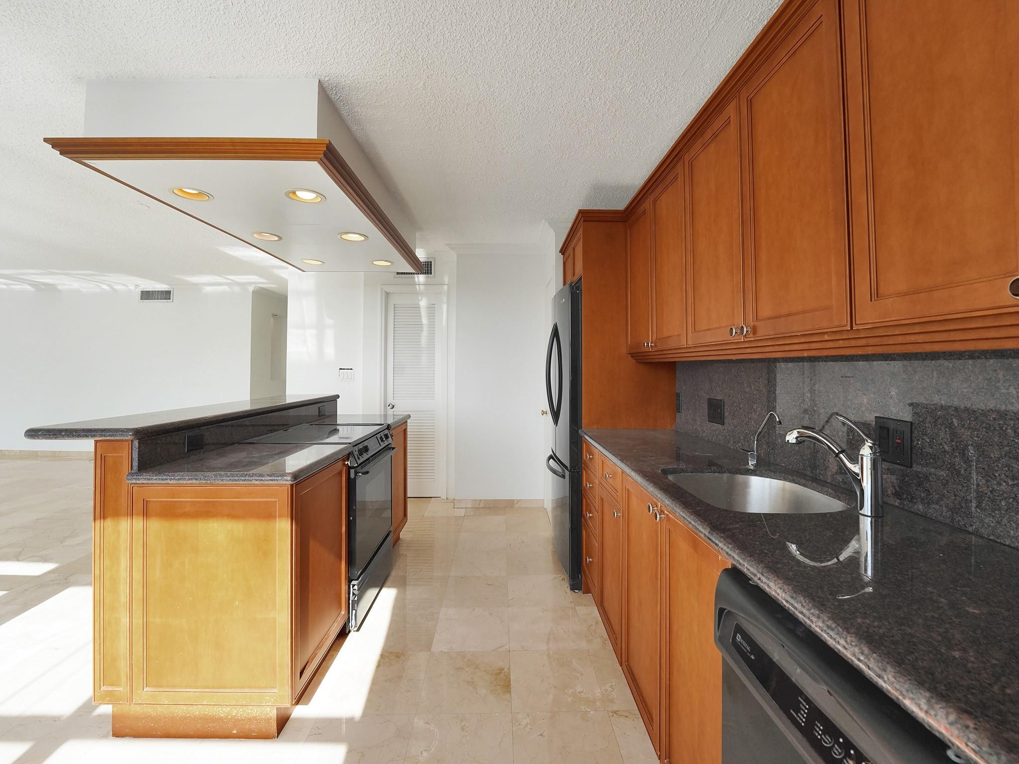 936 Intracoastal Dr 11F