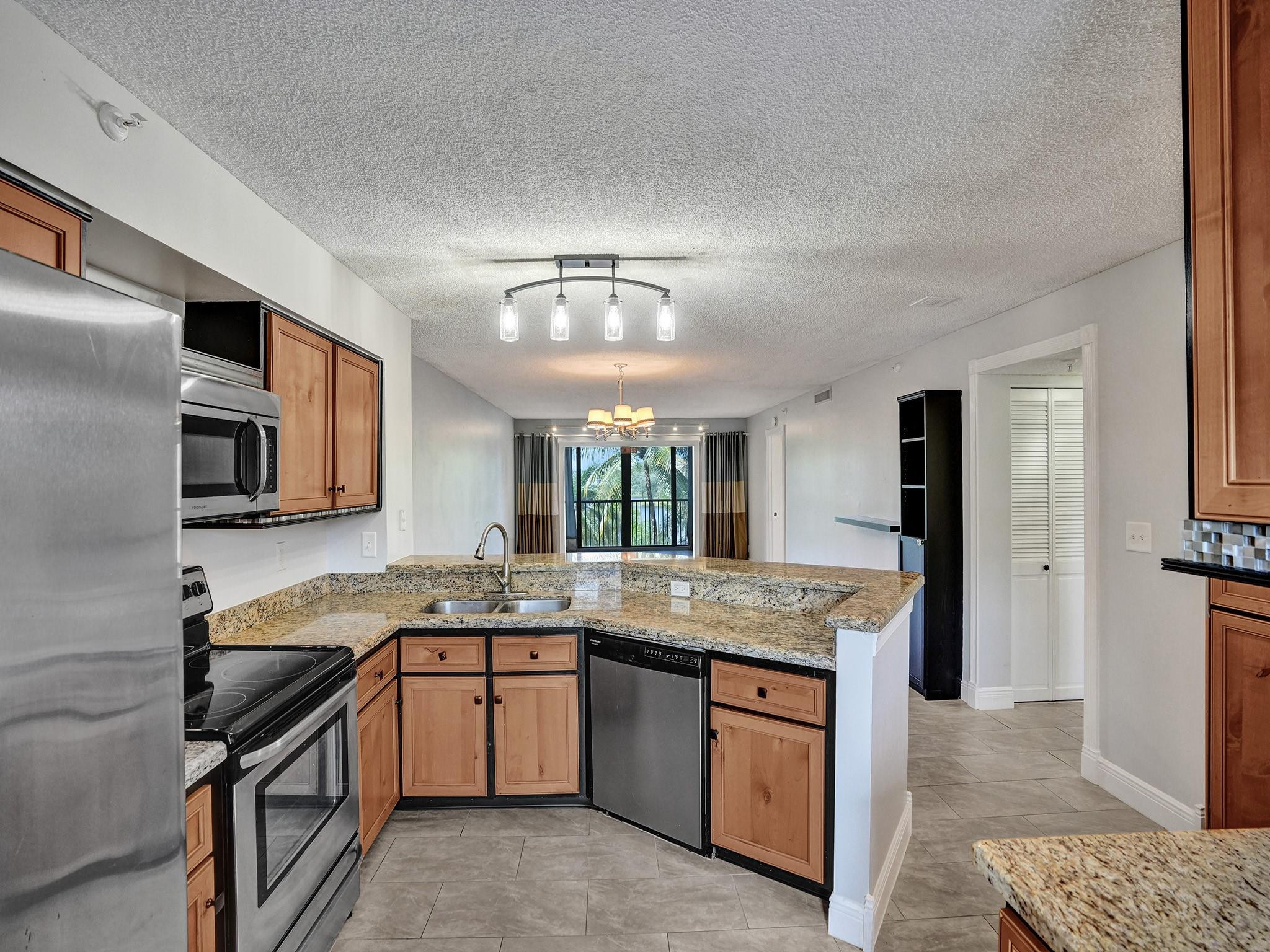 2205 S Cypress Bend Dr 402