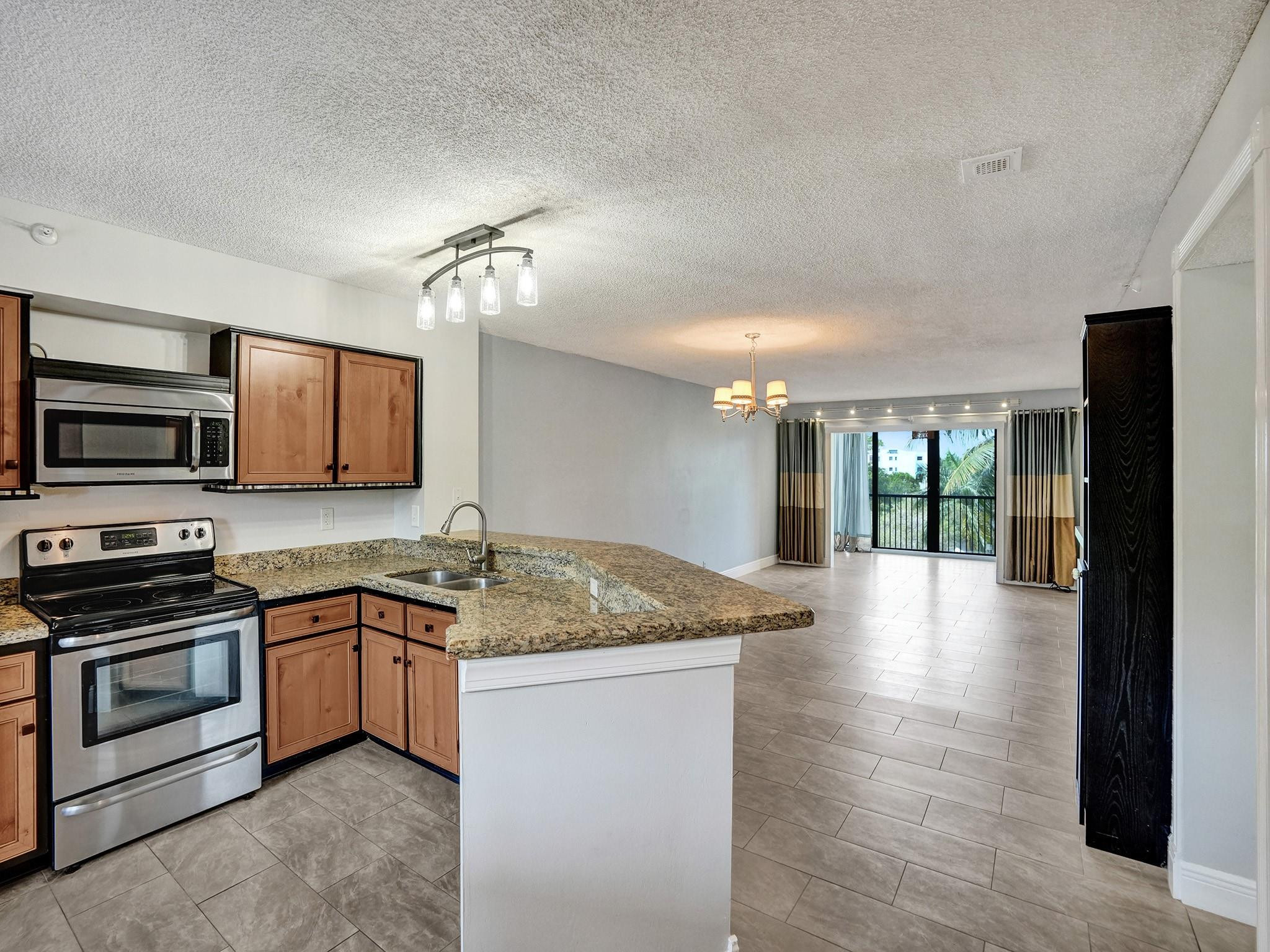 2205 S Cypress Bend Dr 402