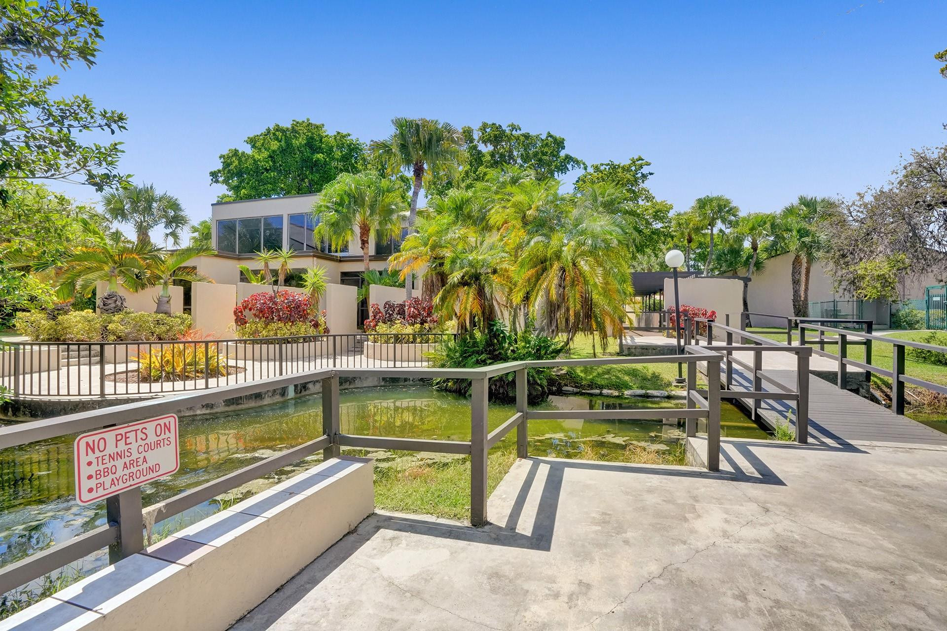 2205 S Cypress Bend Dr 402