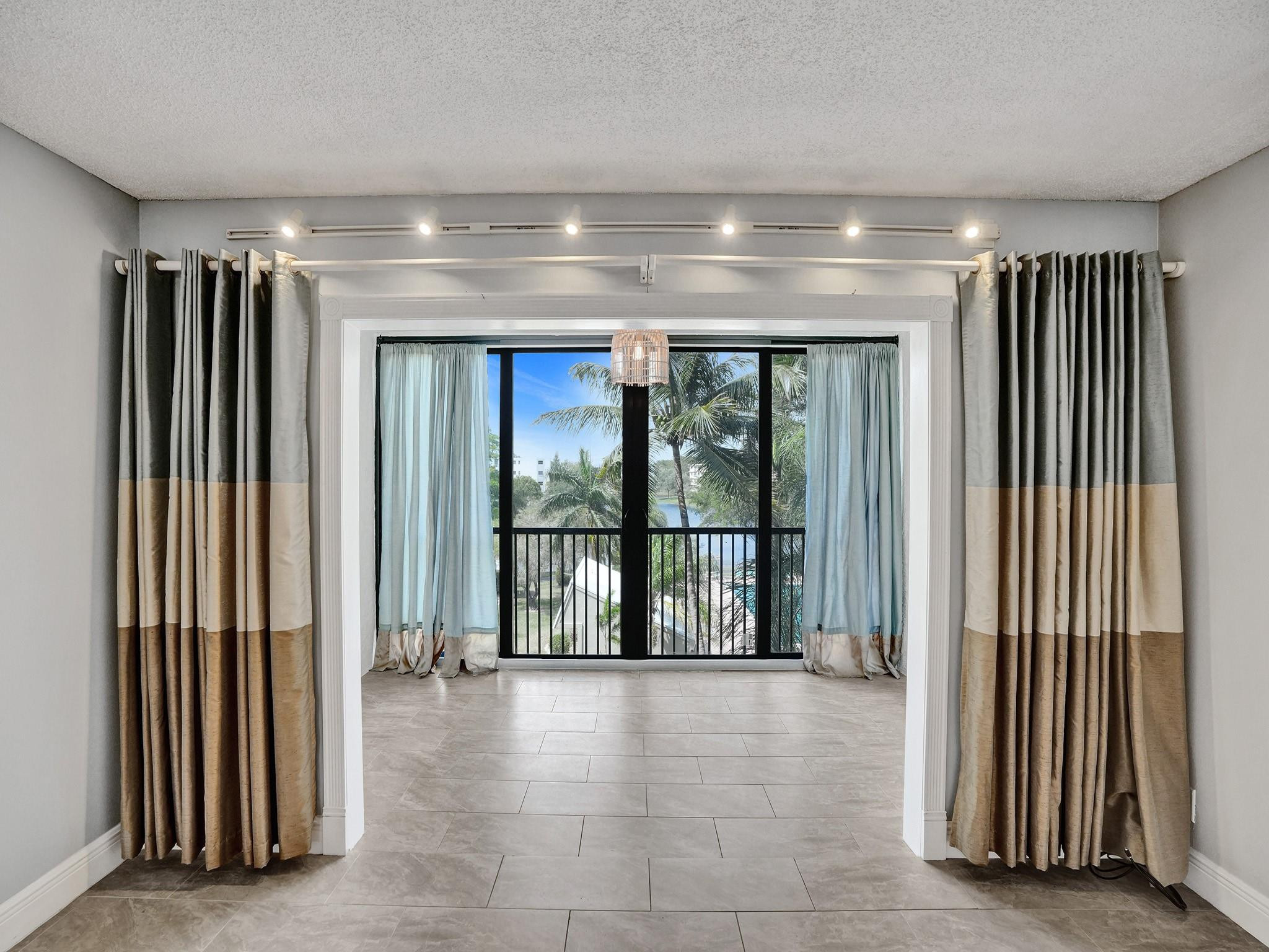 2205 S Cypress Bend Dr 402