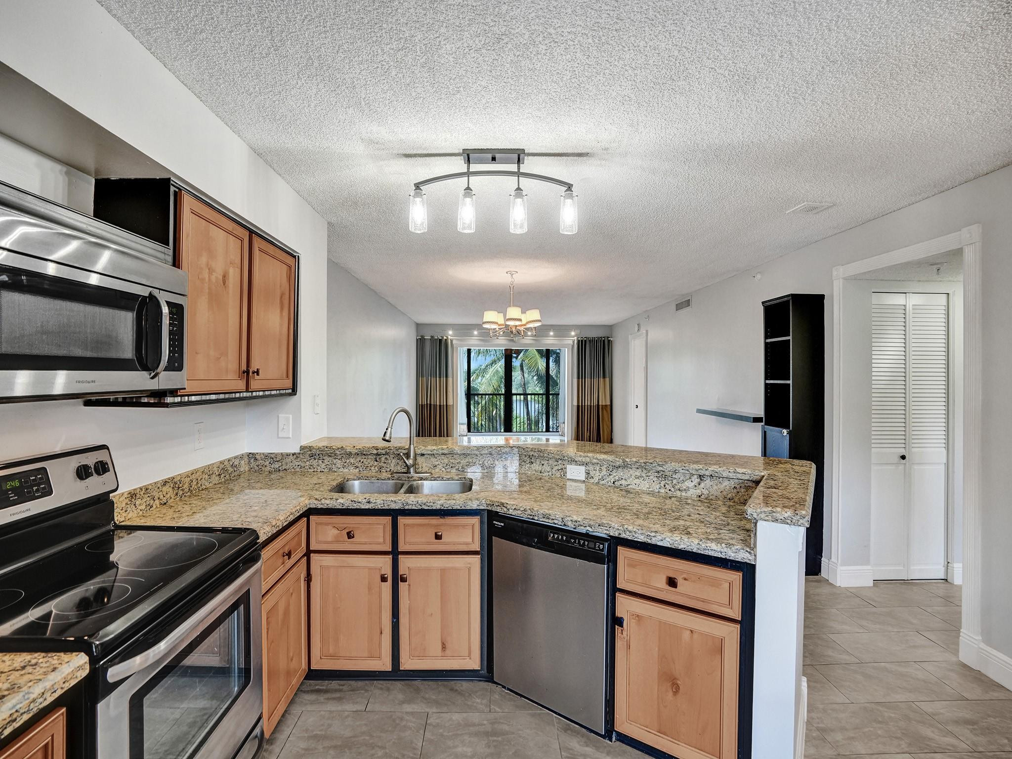 2205 S Cypress Bend Dr 402