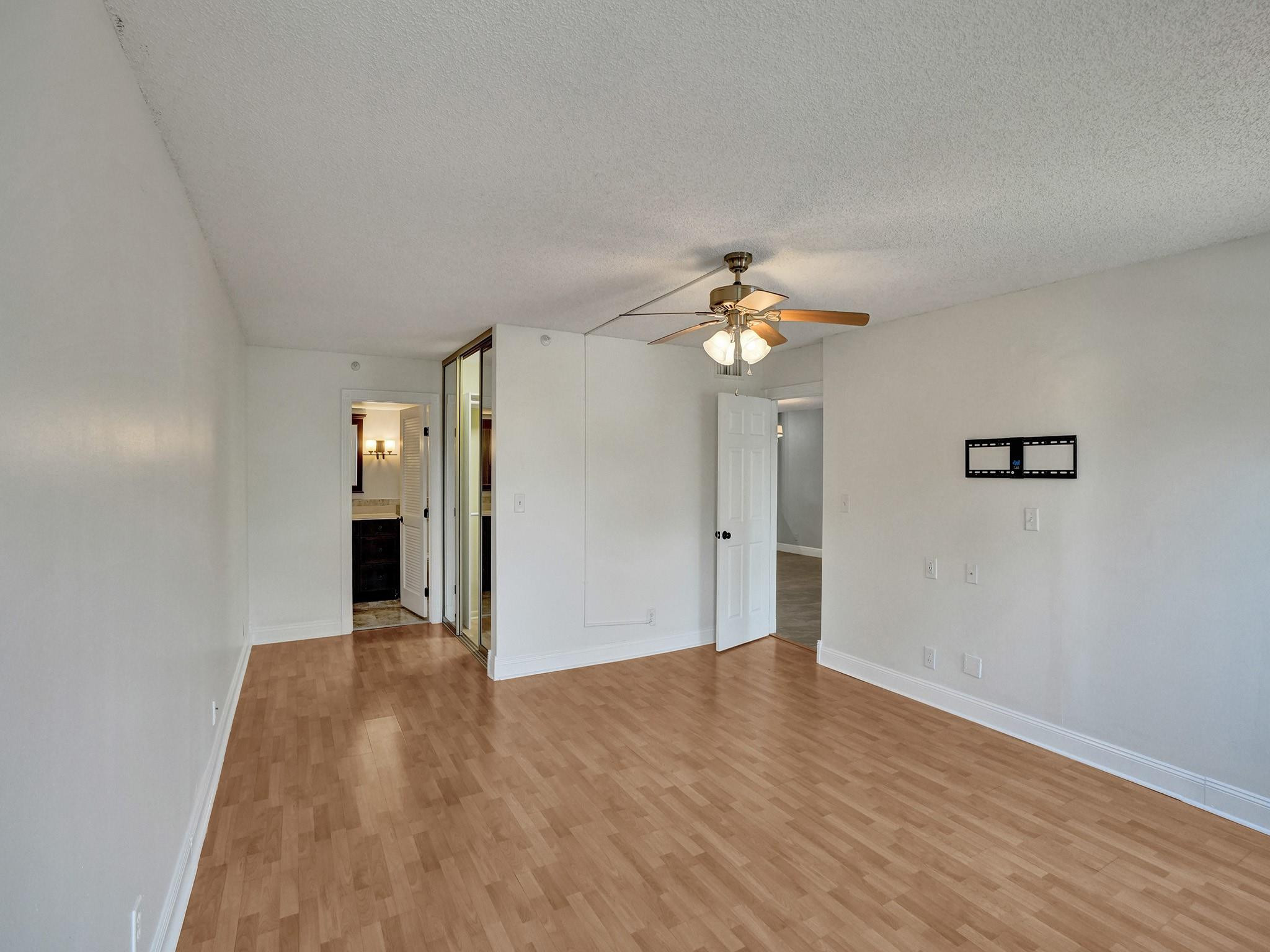 2205 S Cypress Bend Dr 402