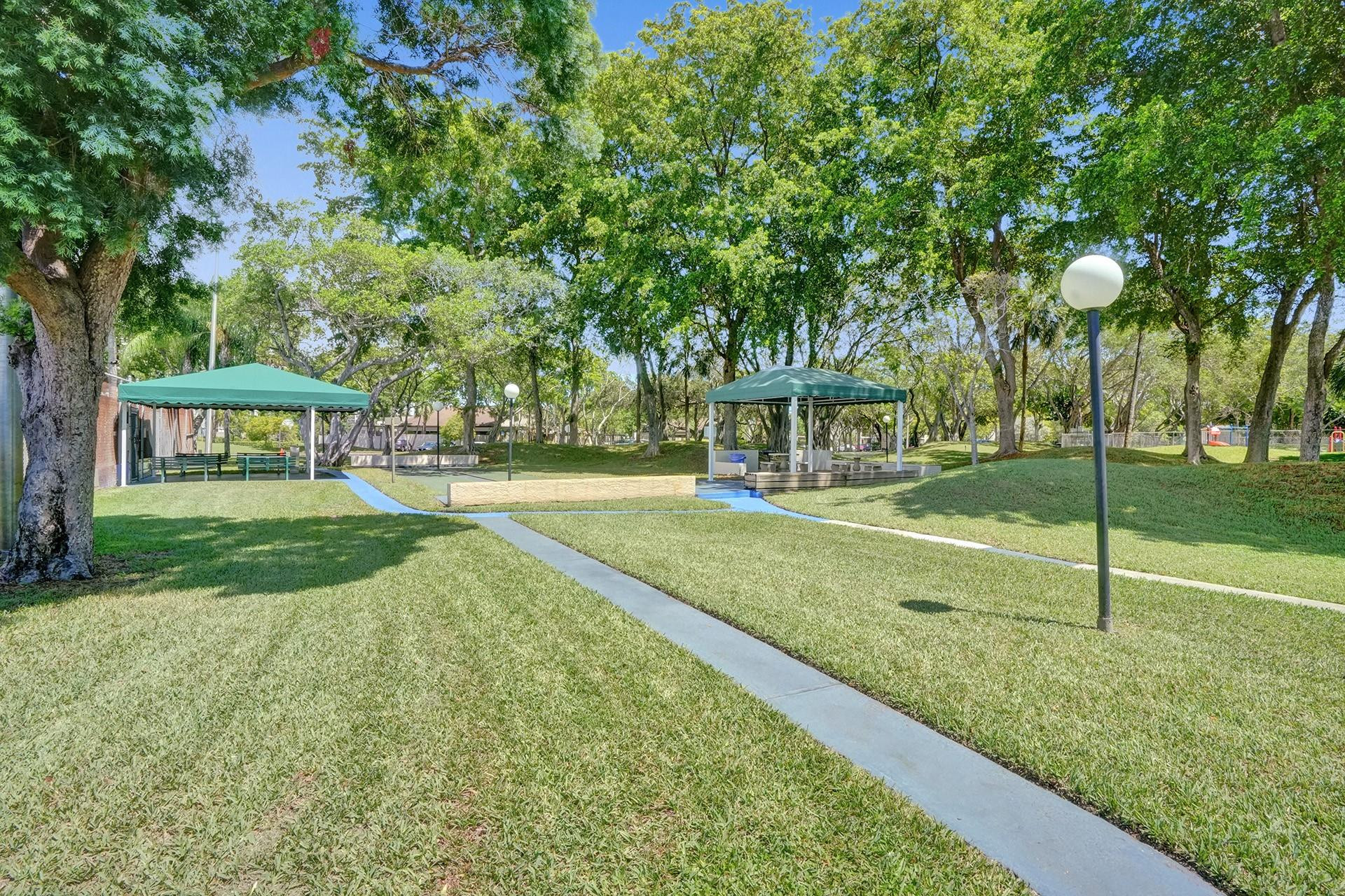 2205 S Cypress Bend Dr 402