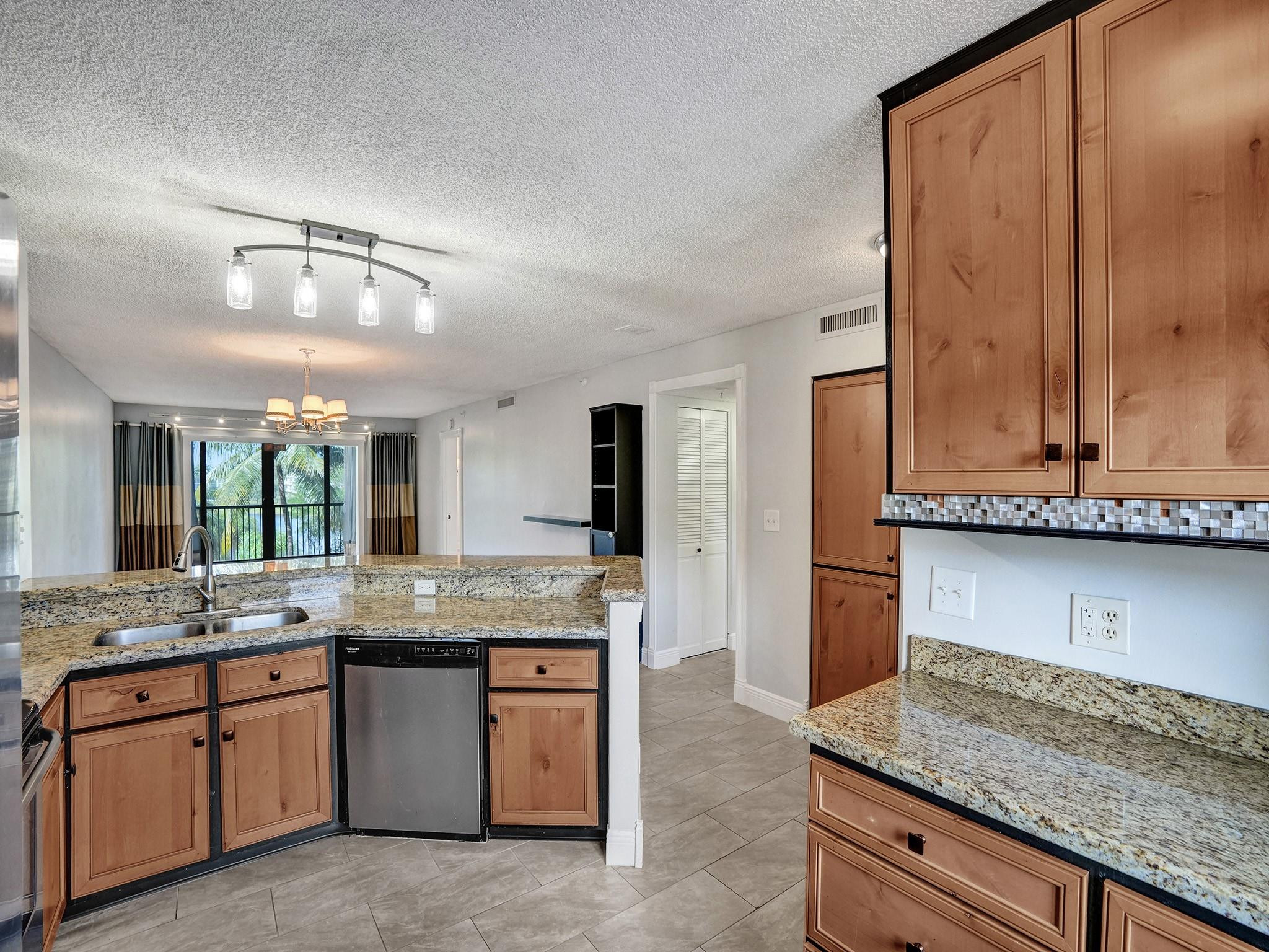 2205 S Cypress Bend Dr 402