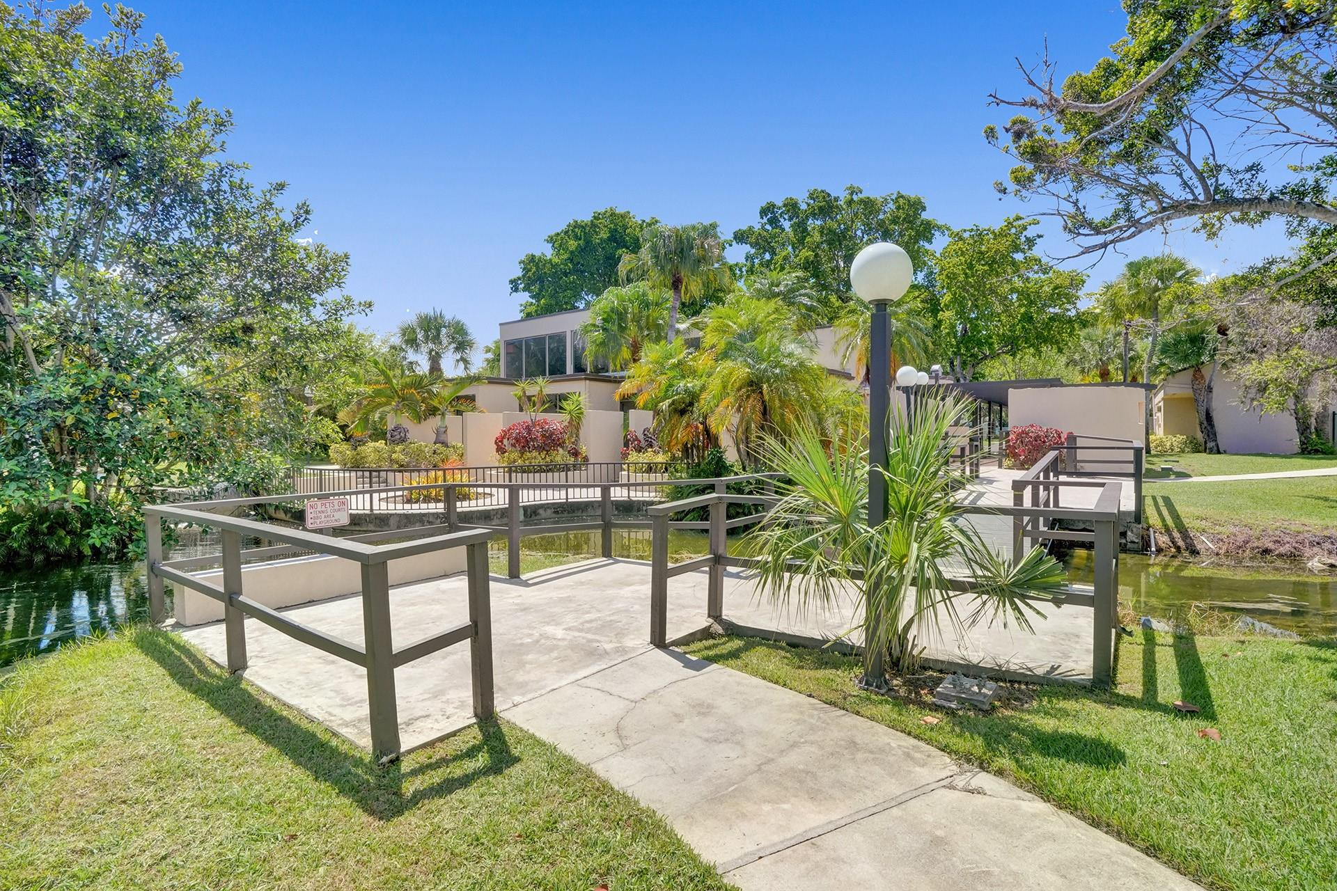 2205 S Cypress Bend Dr 402