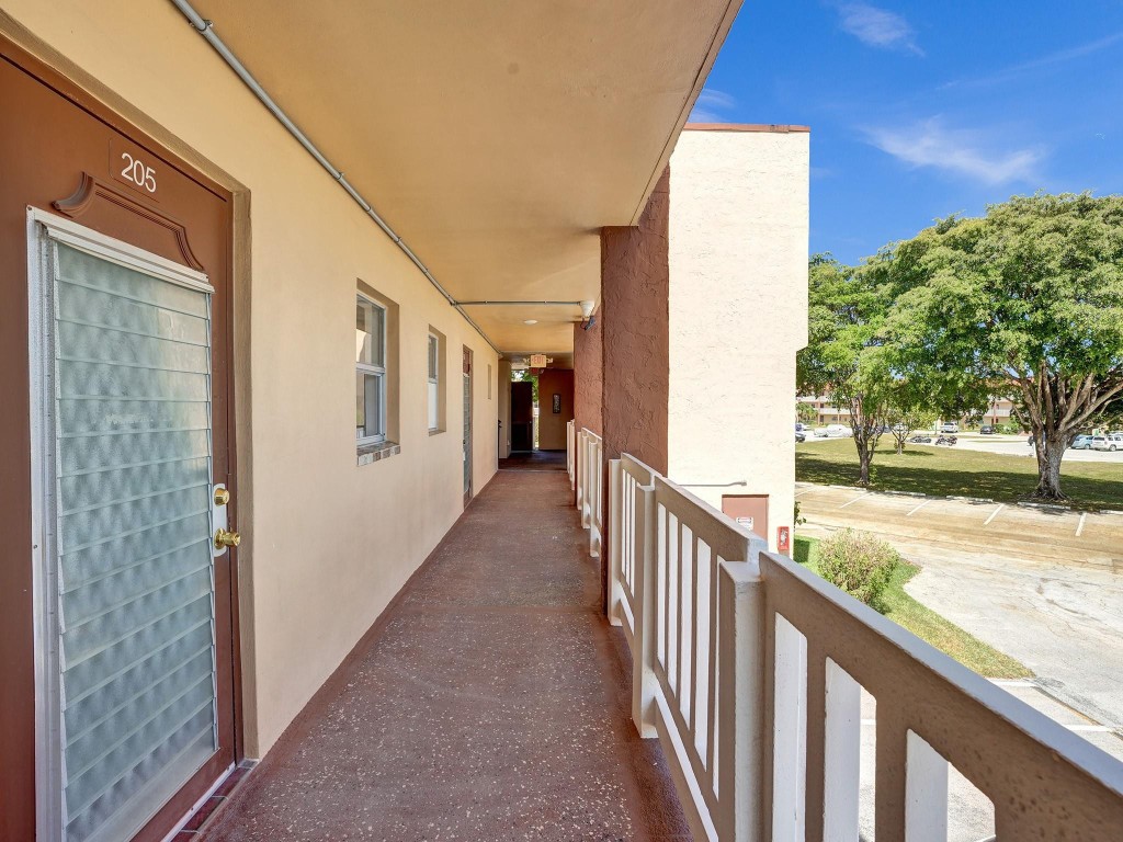 9041 Sunrise Lakes Blvd 205