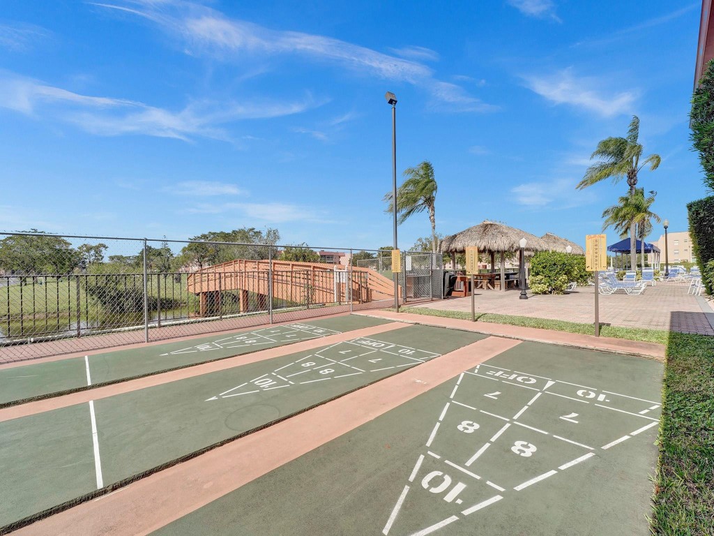 9041 Sunrise Lakes Blvd 205