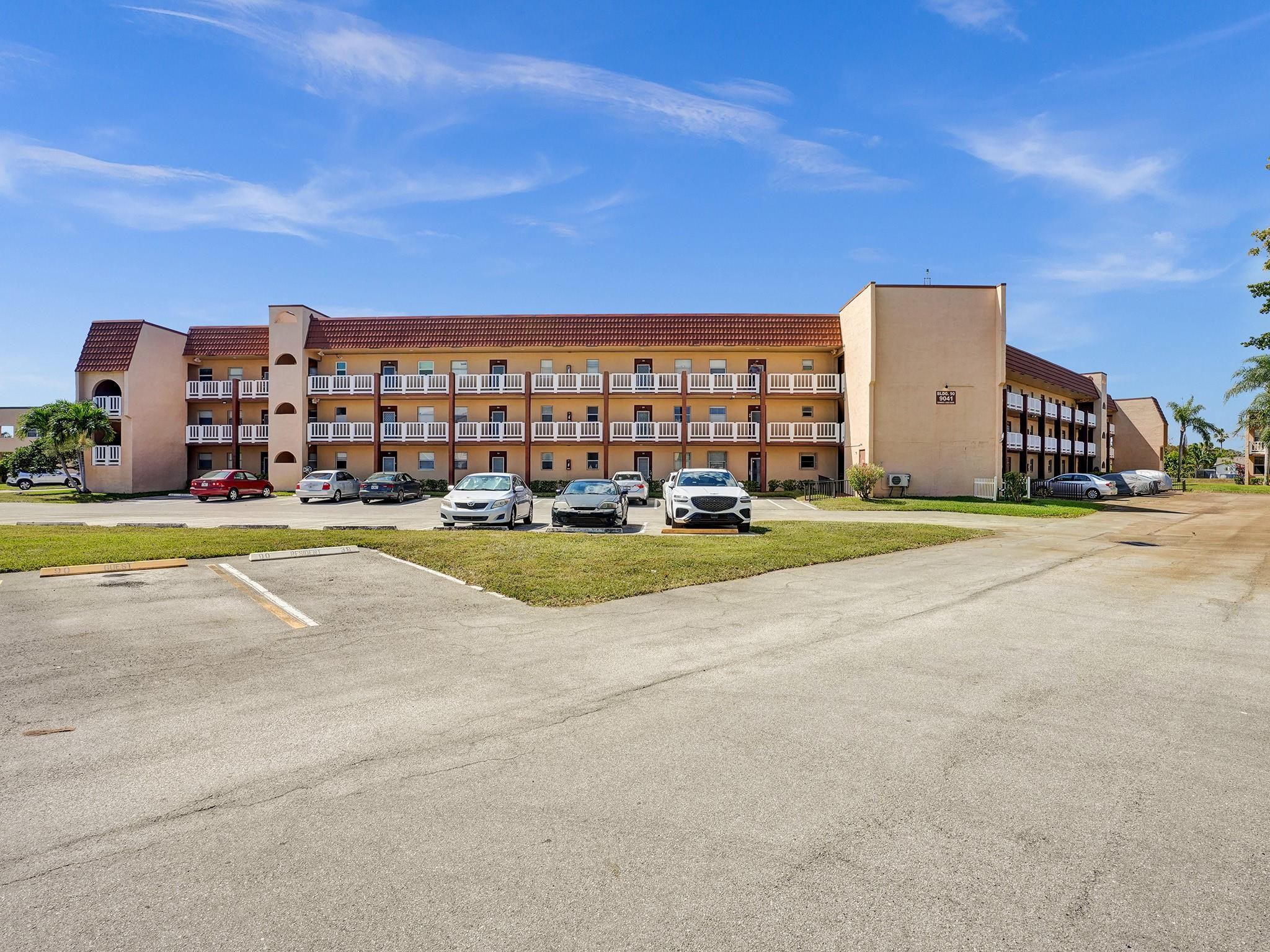 9041 Sunrise Lakes Blvd 205