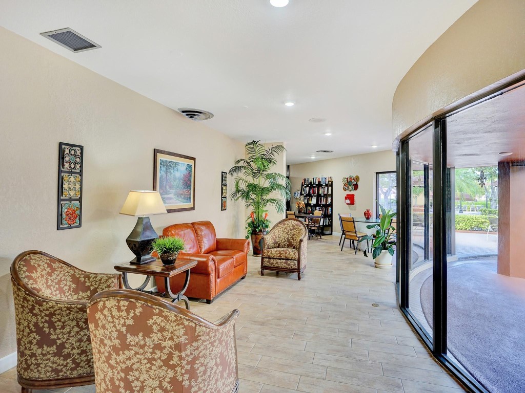 9041 Sunrise Lakes Blvd 205