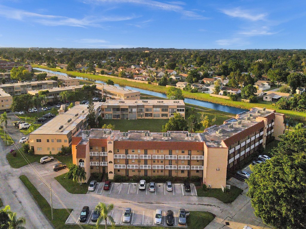 9041 Sunrise Lakes Blvd 205