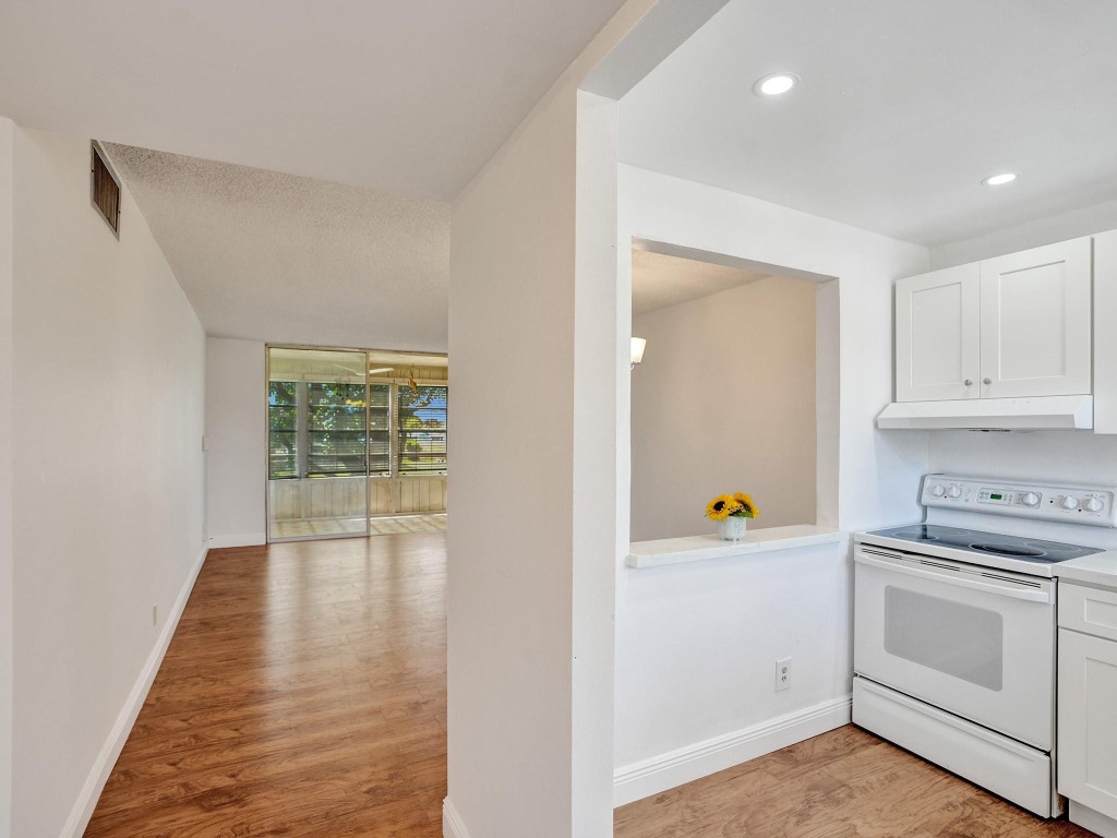 9041 Sunrise Lakes Blvd 205