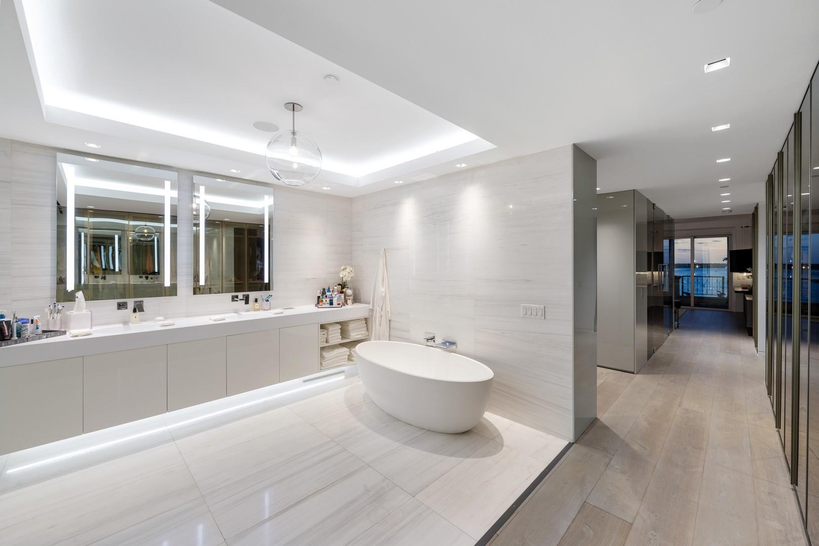 5123 Fisher Island Dr 5123