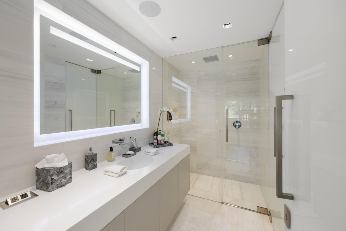 5123 Fisher Island Dr 5123