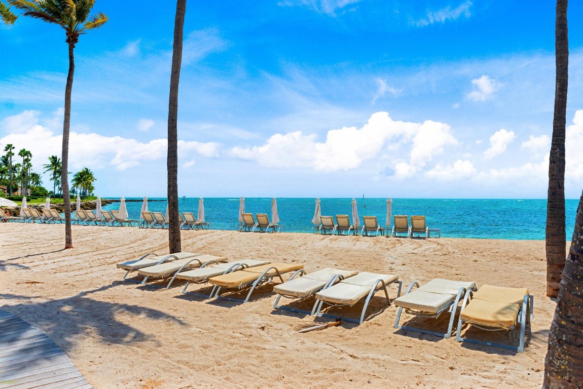 5123 Fisher Island Dr 5123