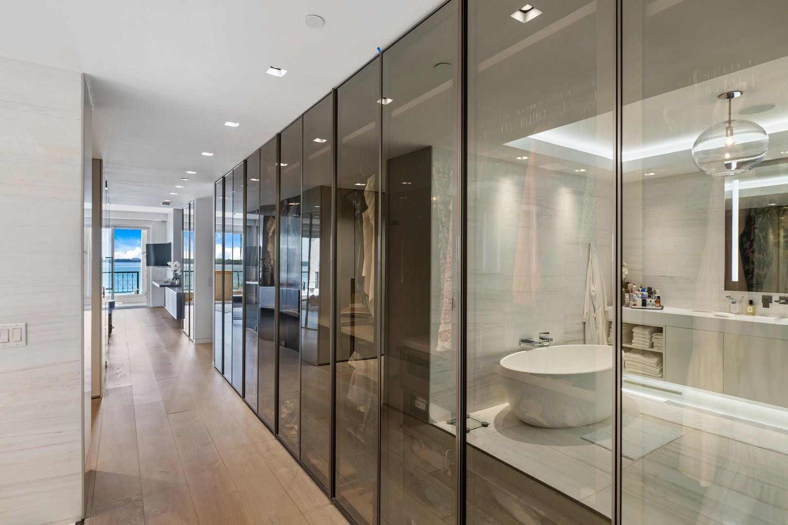 5123 Fisher Island Dr 5123