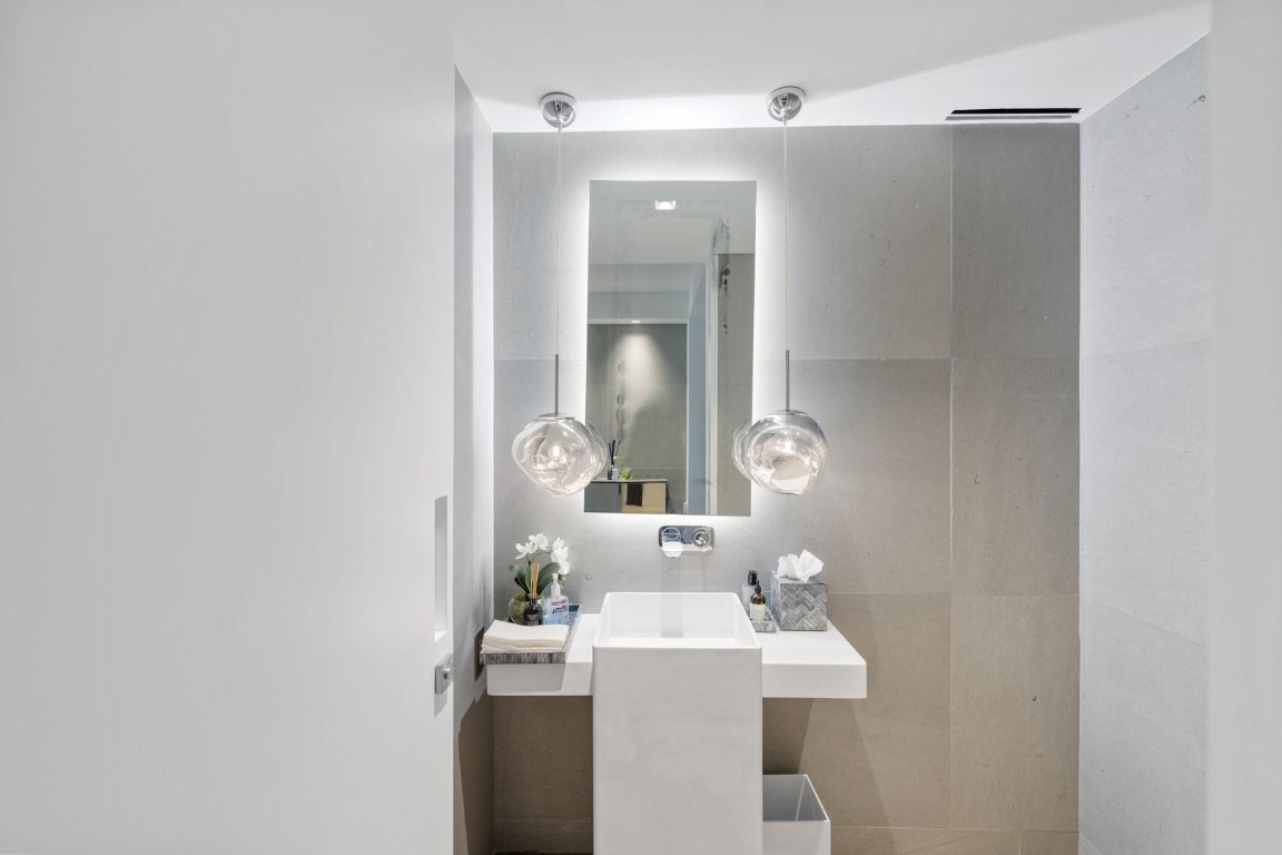 5123 Fisher Island Dr 5123