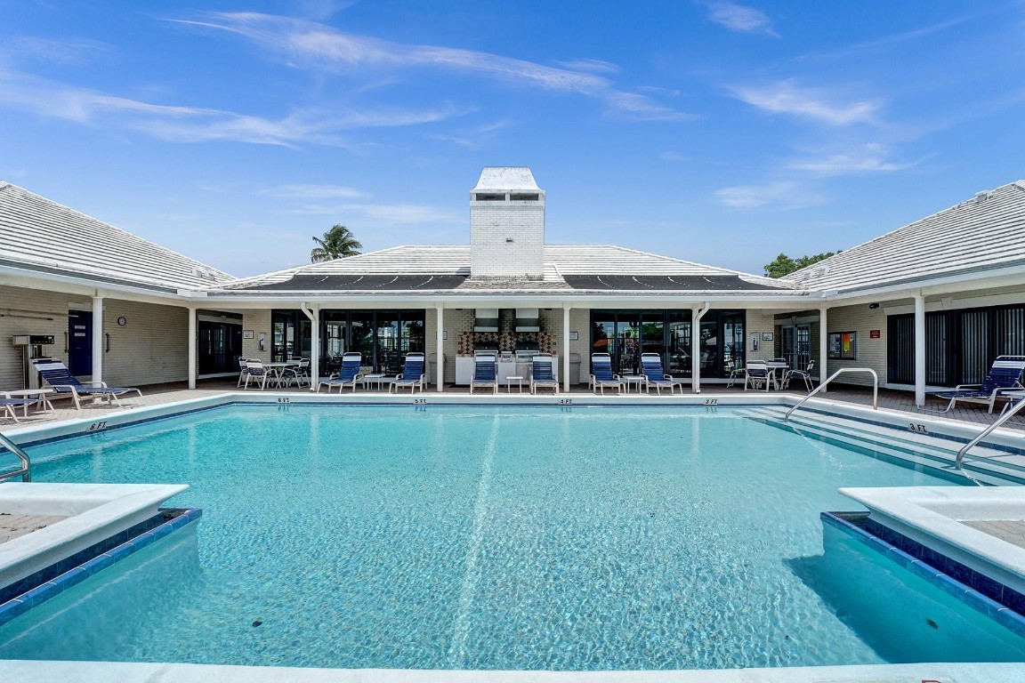 140 Cypress Club Dr 414