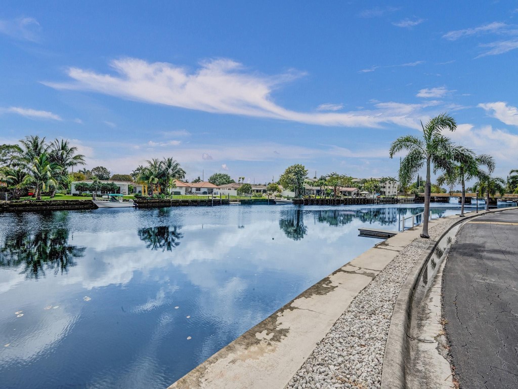 140 Cypress Club Dr 414