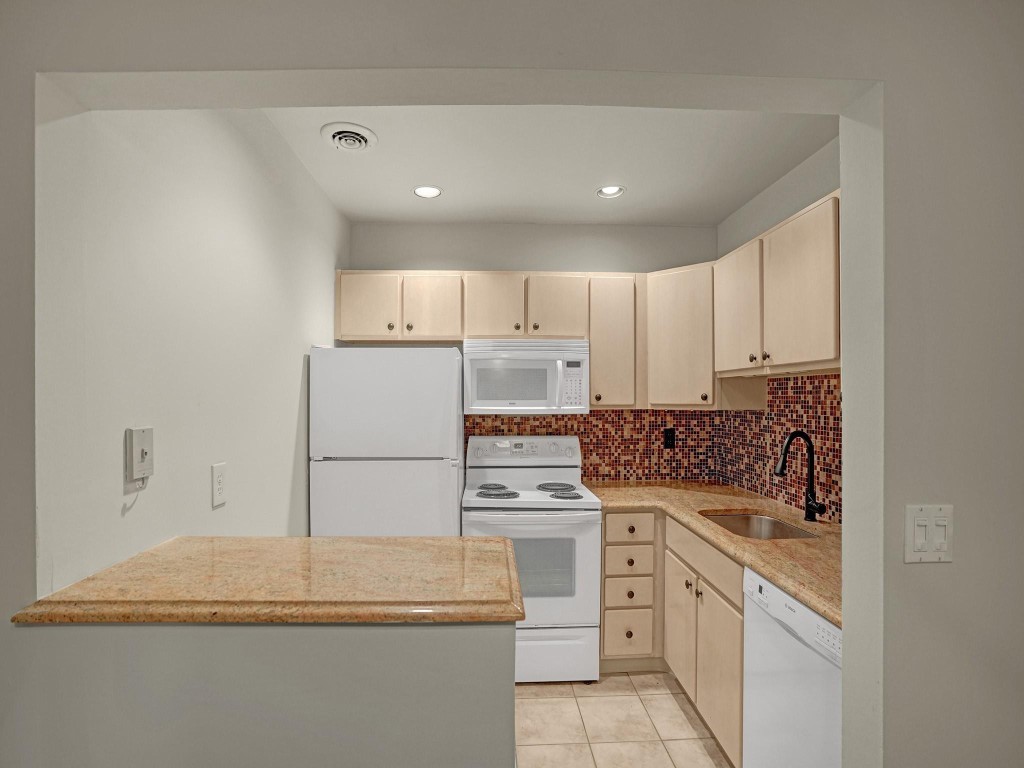 140 Cypress Club Dr 414