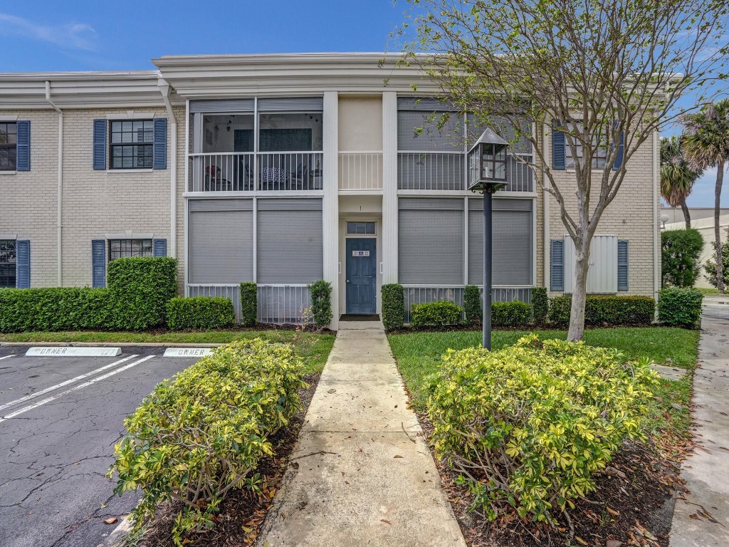 140 Cypress Club Dr 414
