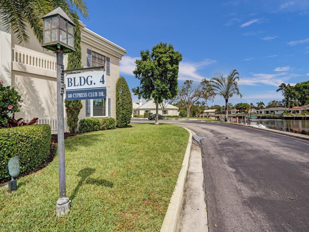 140 Cypress Club Dr 414