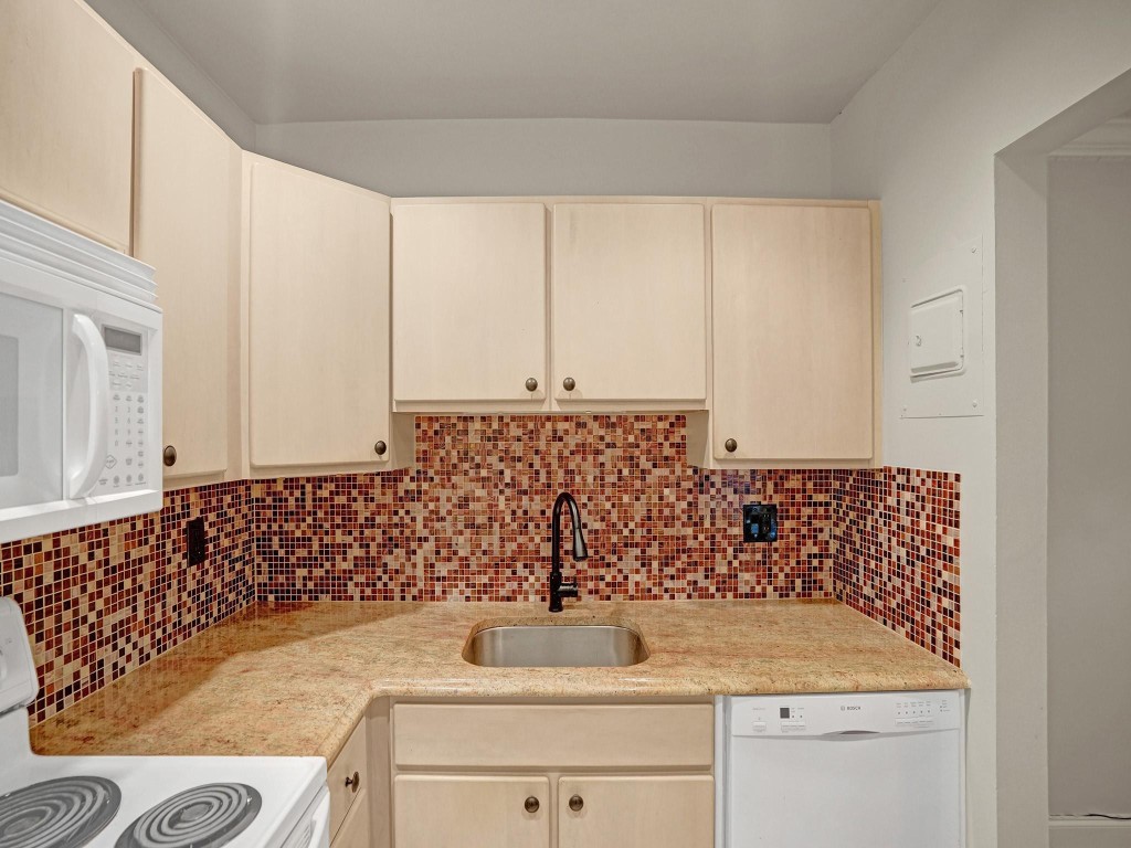 140 Cypress Club Dr 414