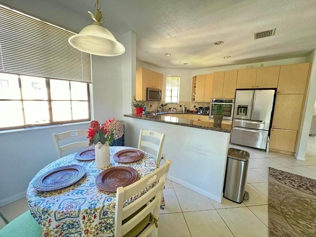 1679 Passion Vine Circle 20-4, Weston Unit: 20-4