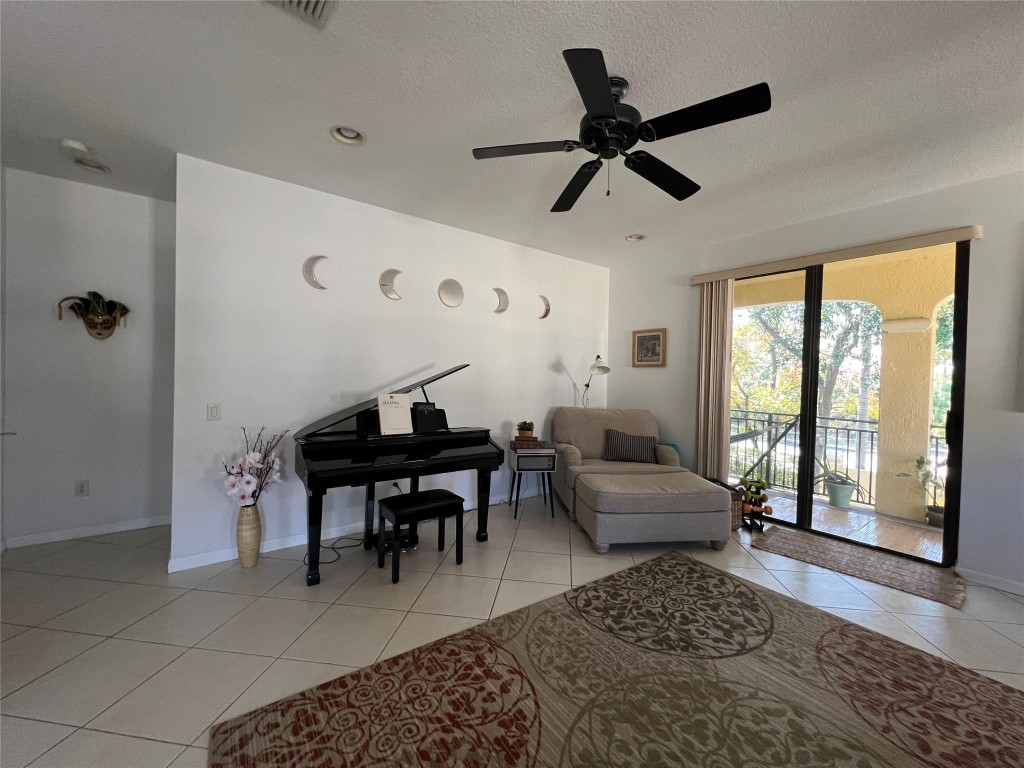 1679 Passion Vine Circle 20-4, Weston Unit: 20-4