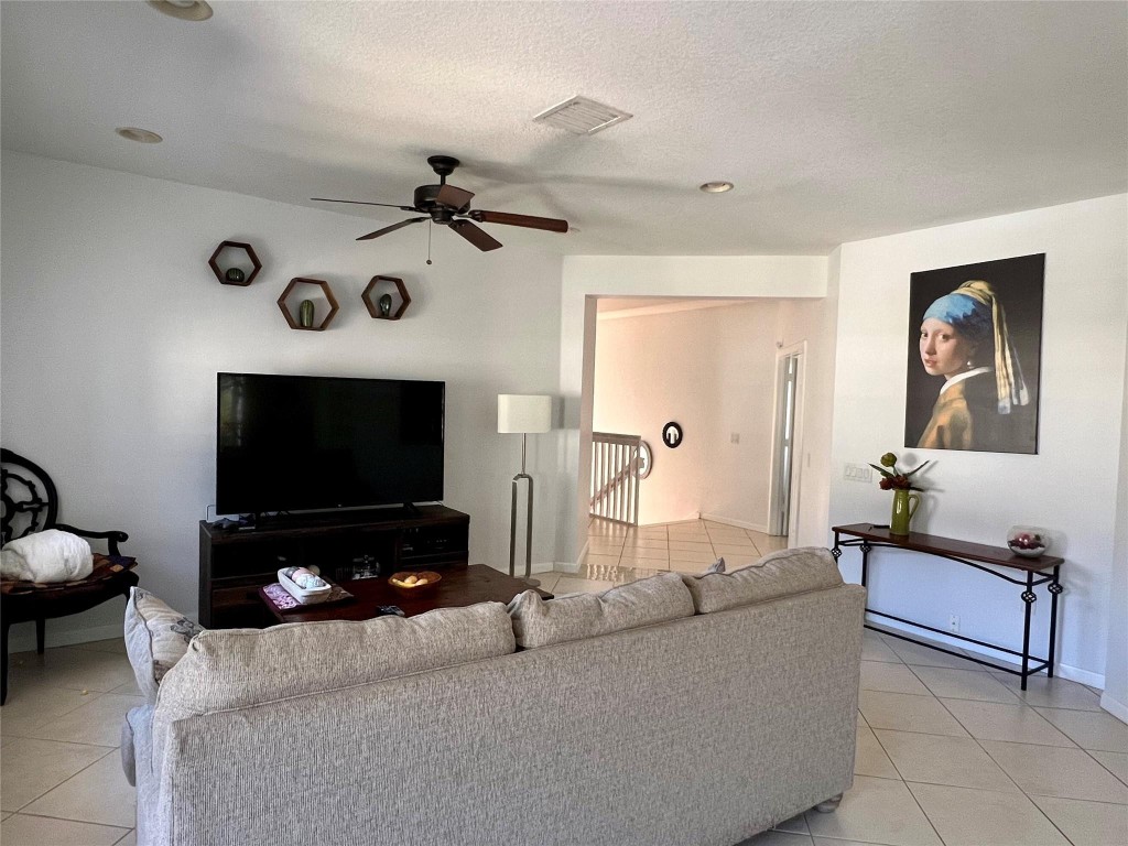 1679 Passion Vine Circle 20-4, Weston Unit: 20-4