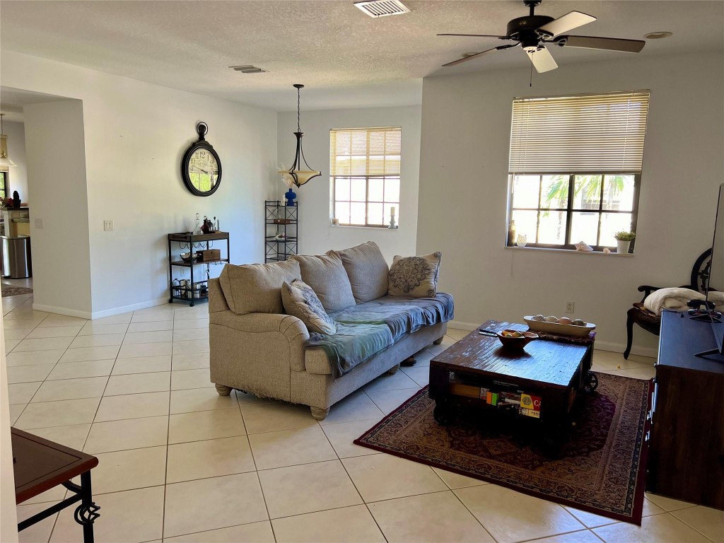 1679 Passion Vine Circle 20-4, Weston Unit: 20-4