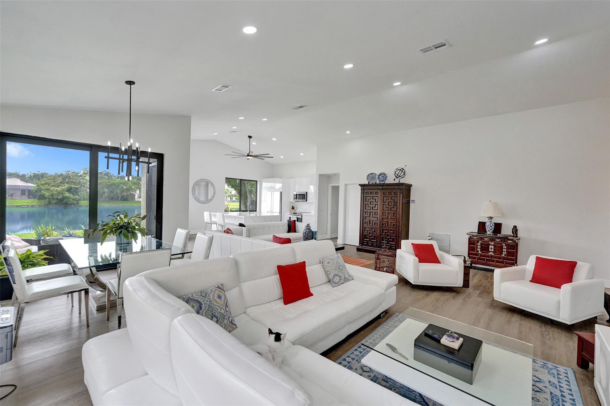 10370 NW 14th St