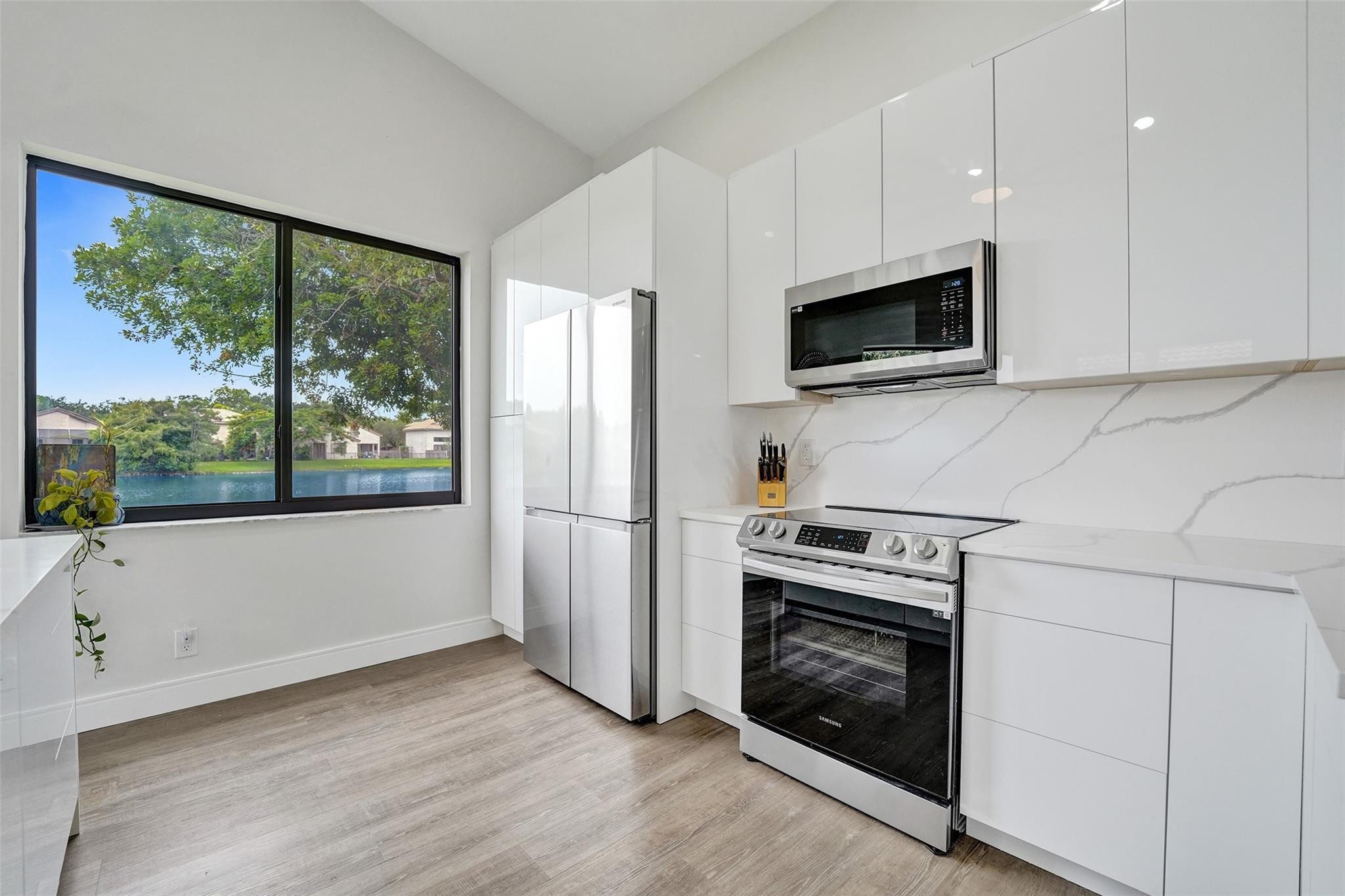 10370 NW 14th St