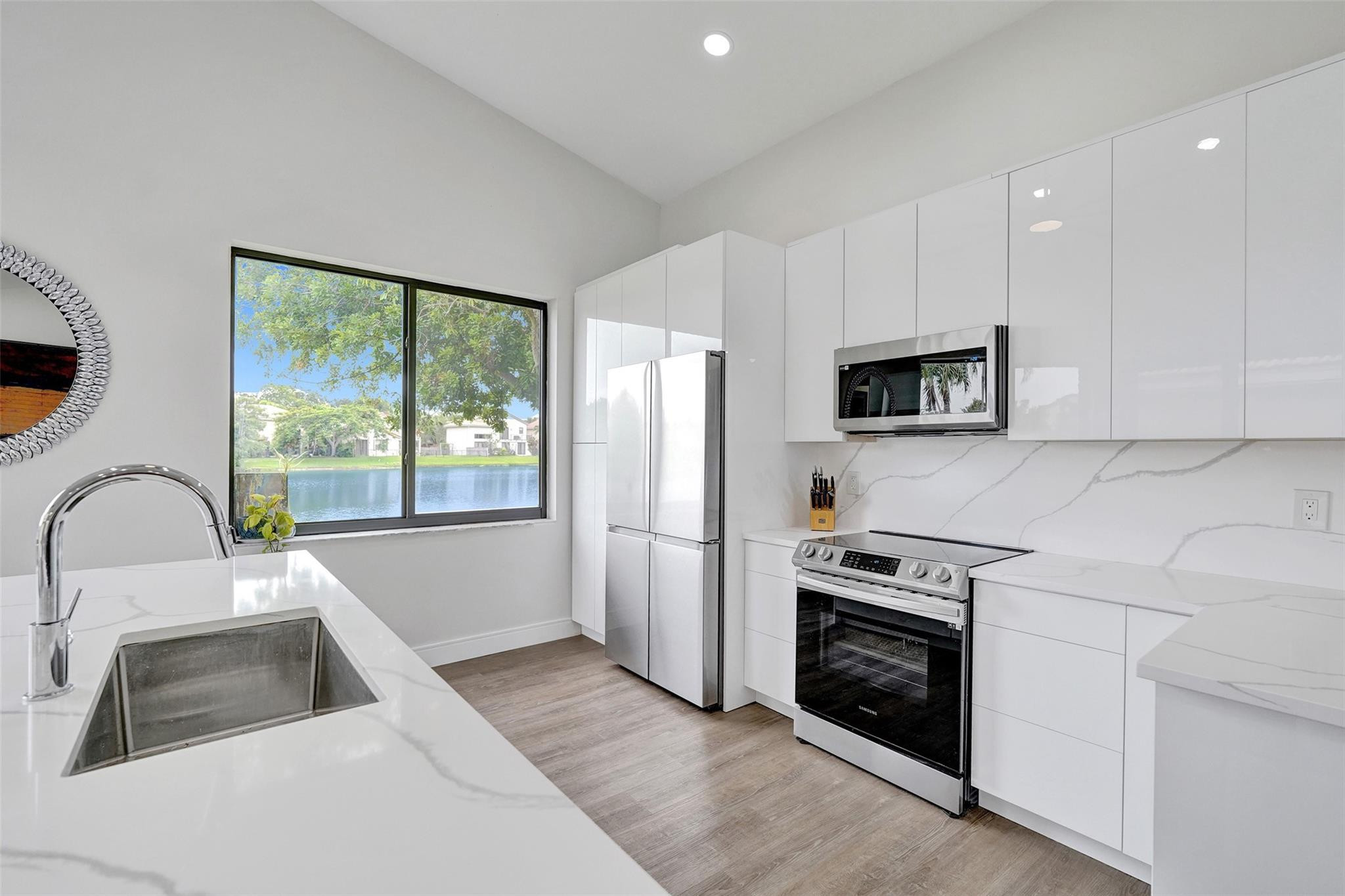 10370 NW 14th St