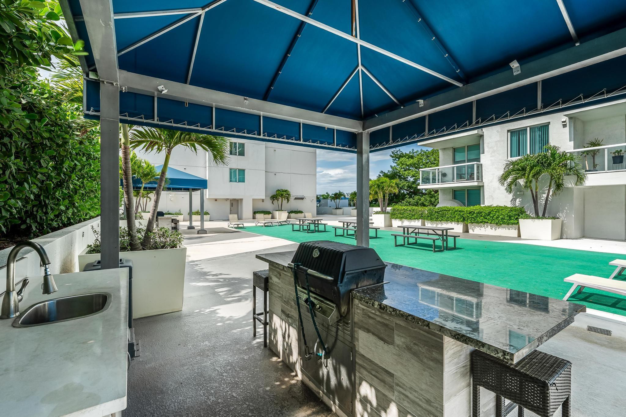 1871 NW South River Dr 702