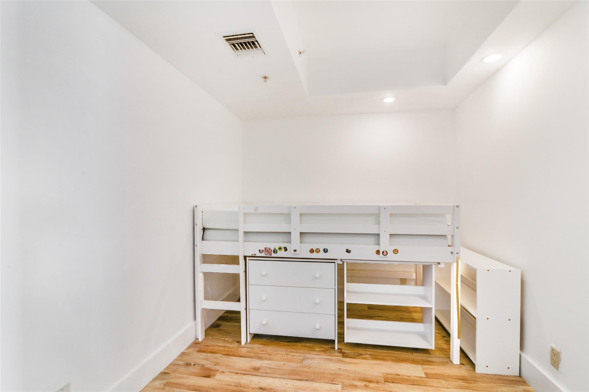 9499 Collins Ave 706