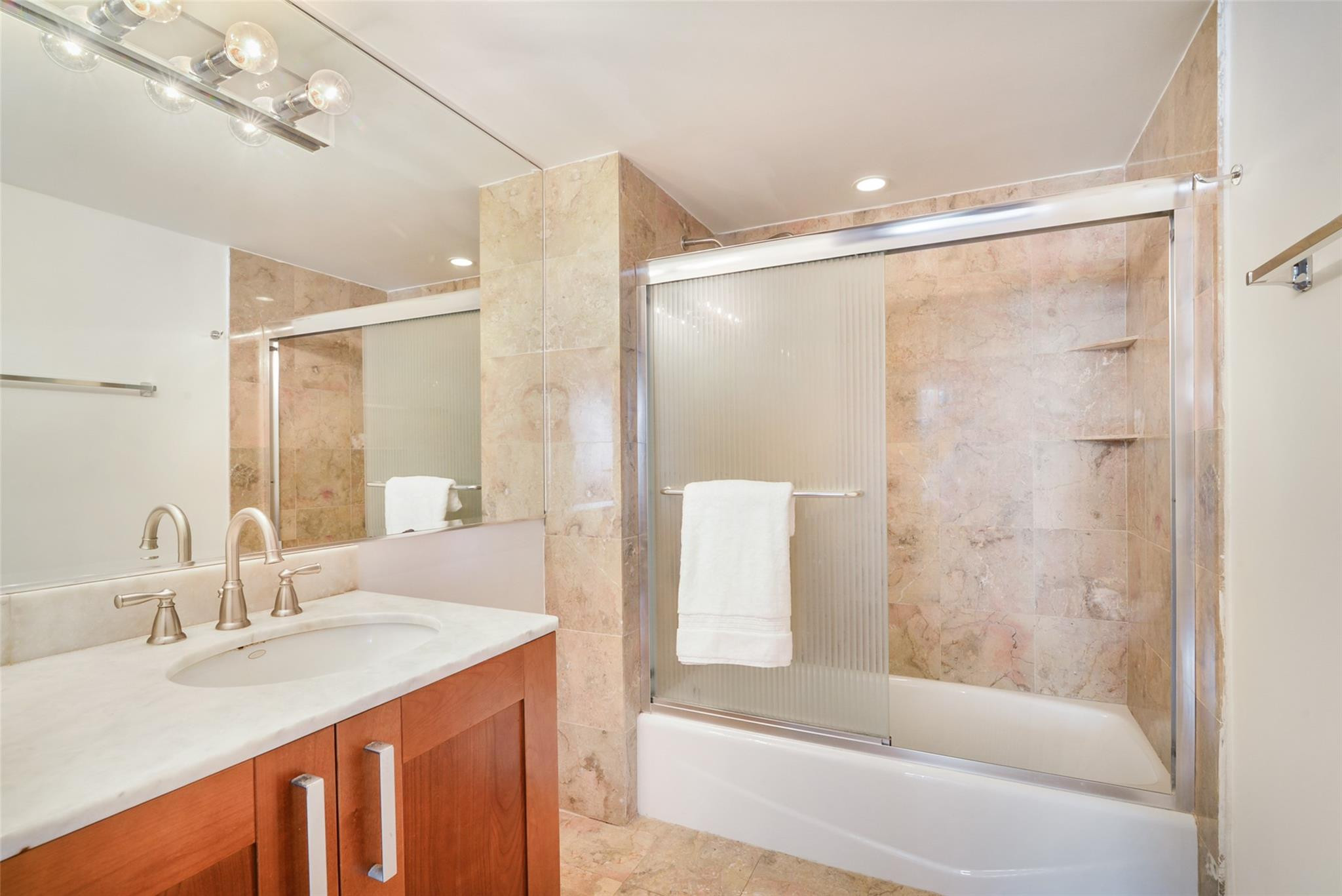 9499 Collins Ave 706