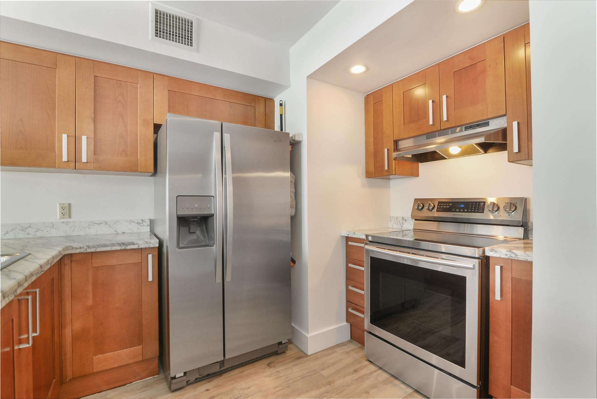 9499 Collins Ave 706