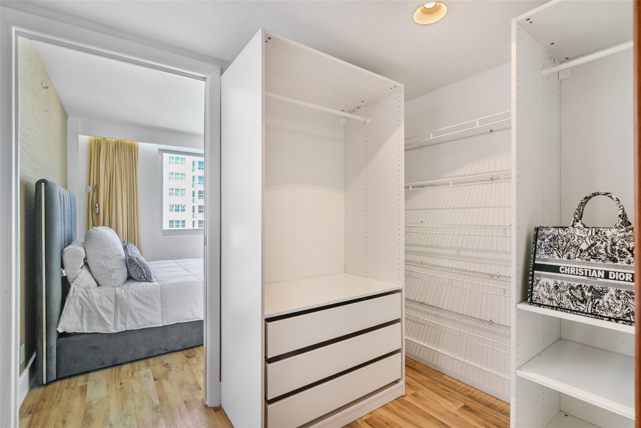 9499 Collins Ave 706