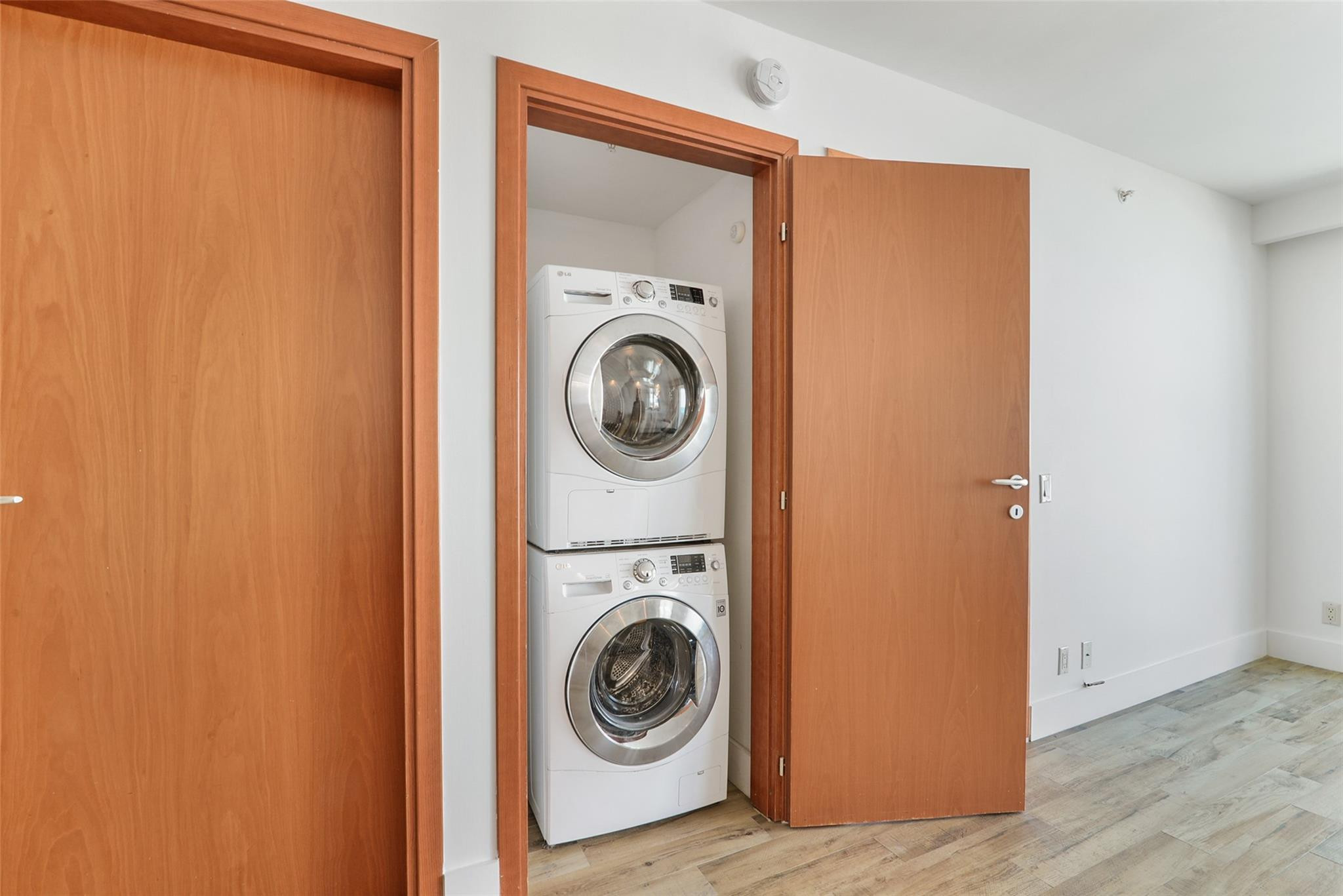 9499 Collins Ave 706