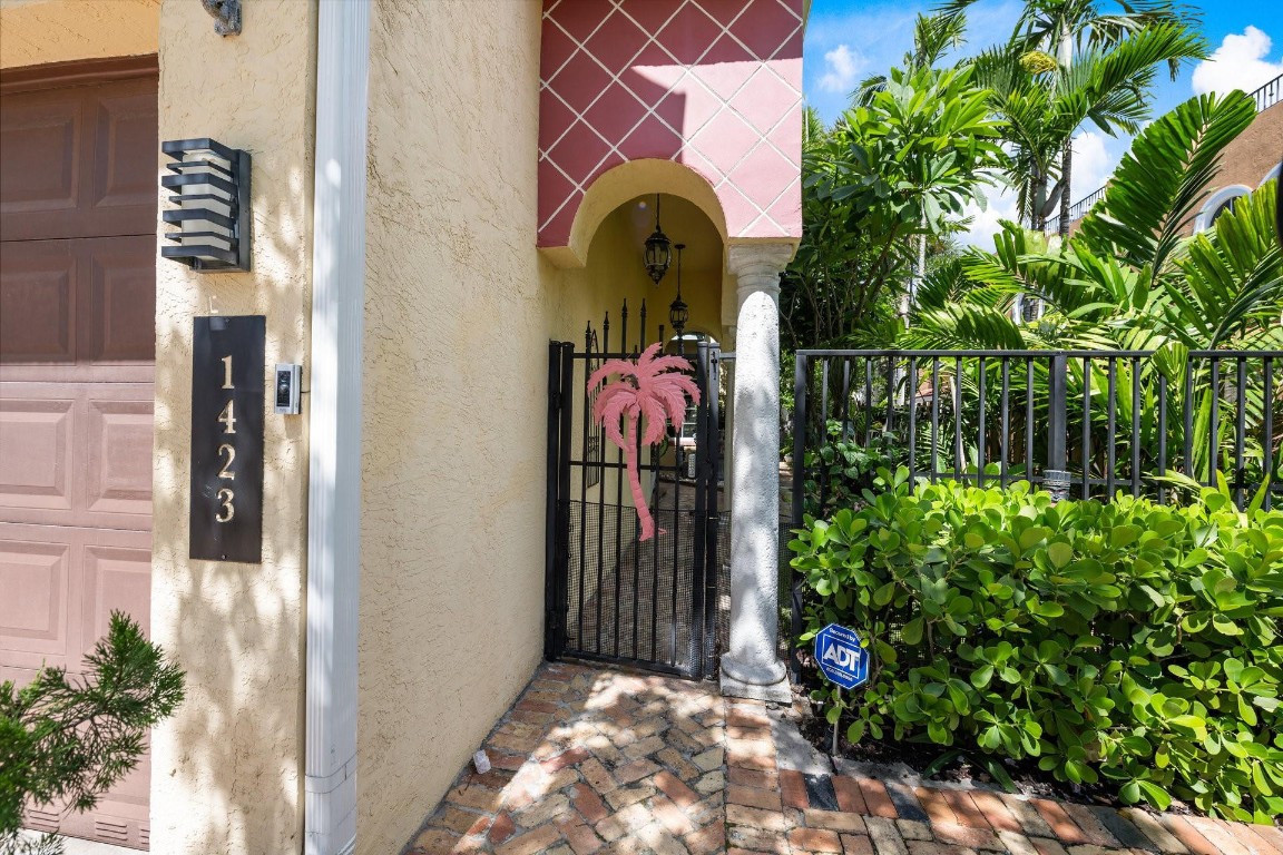 1423 Bayview Dr 1423