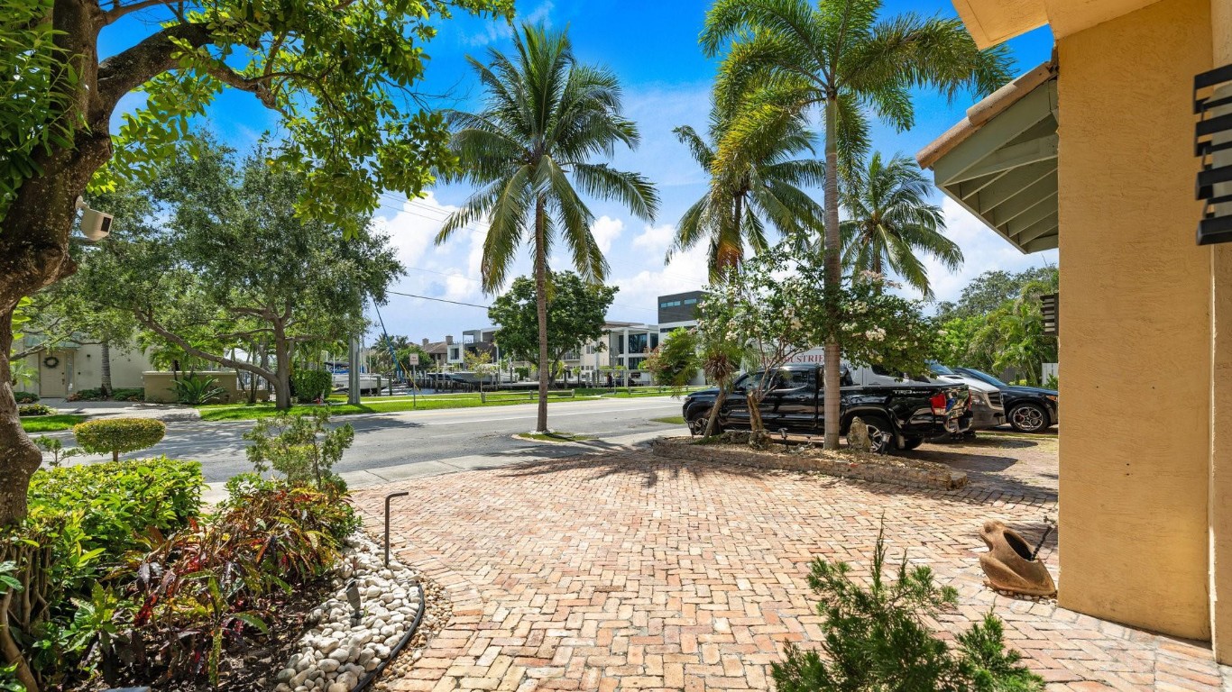 1423 Bayview Dr 1423