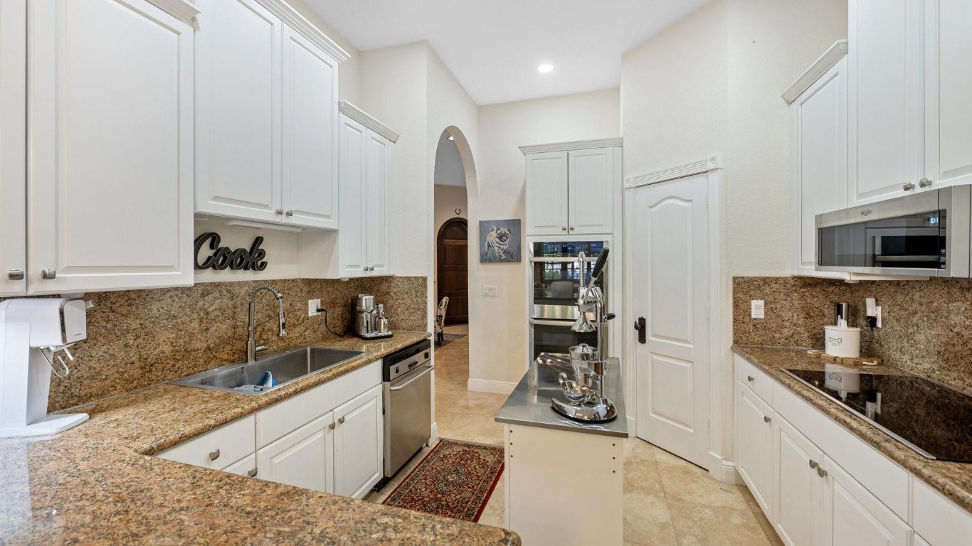 1423 Bayview Dr 1423