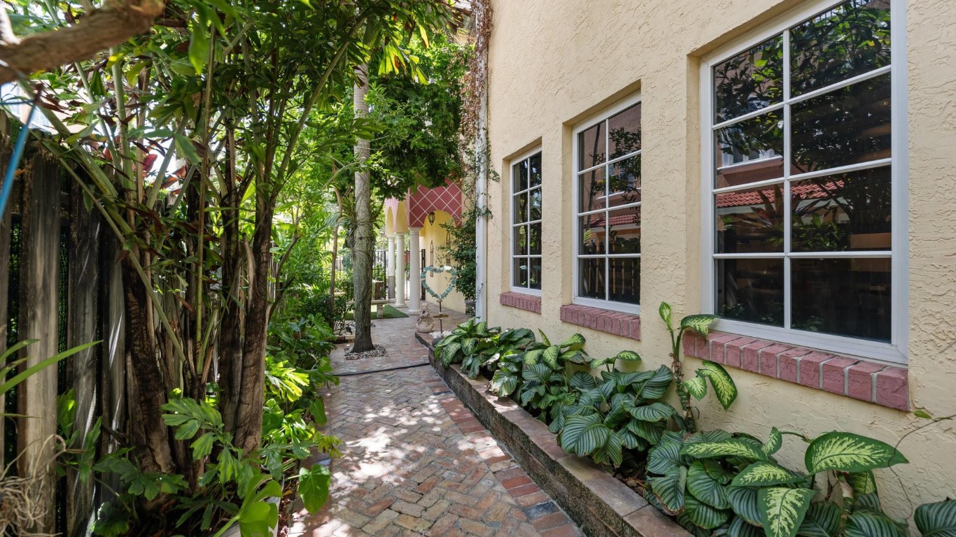 1423 Bayview Dr 1423