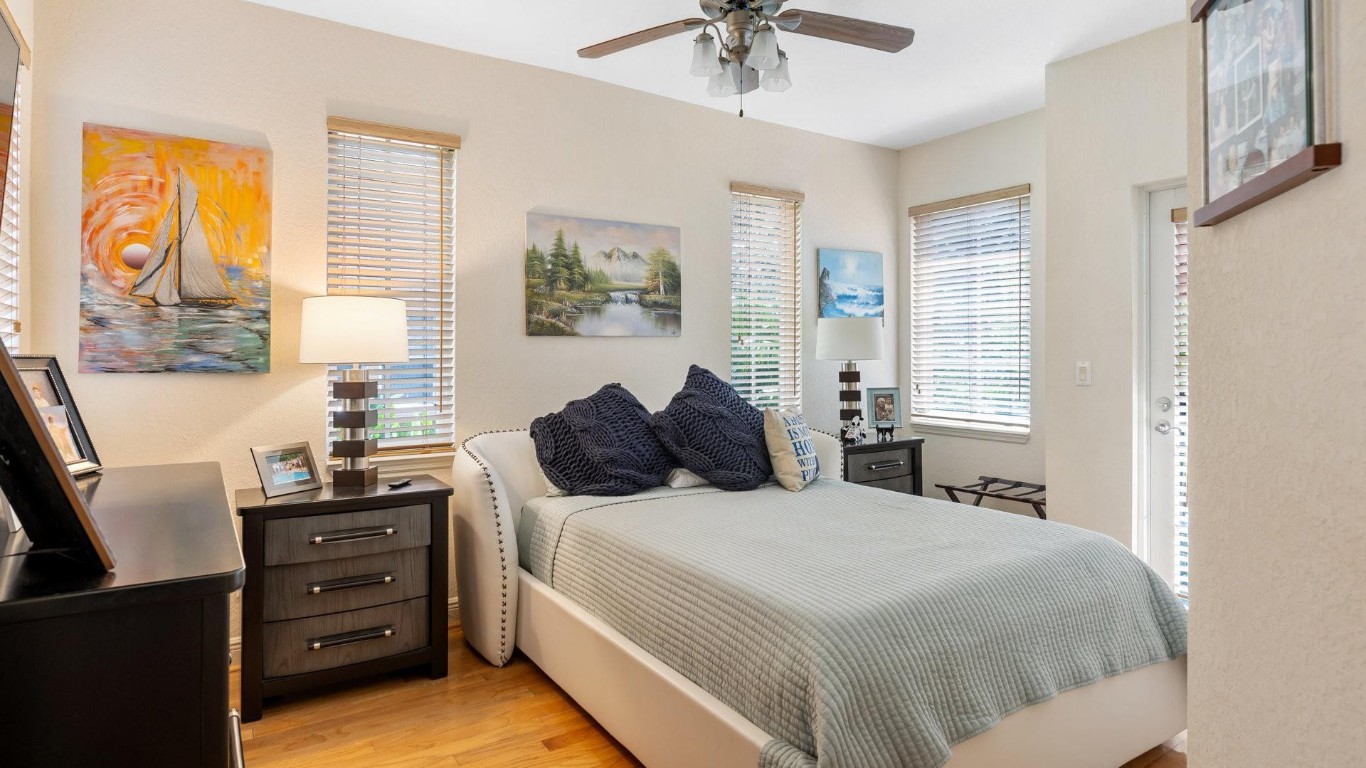 1423 Bayview Dr 1423