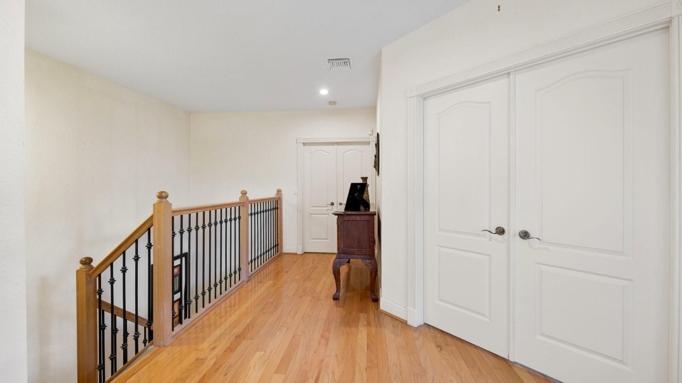 1423 Bayview Dr 1423